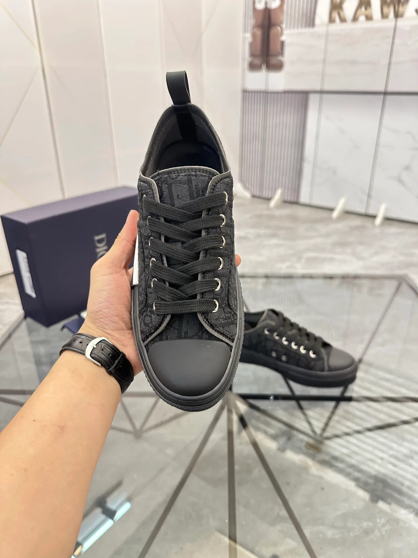 Selling men's shoes 💰: 💰P420¥ Product trademark: Dio* "Dior*" low-top casual shoes Regular size: 36-45 (can be customized to 46) Couple style B23 Product materials: Upper imported original fabric, breathable lining, original outsole. No.: 007